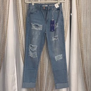 NWT: Fashion Nova - Sky boyfriend jeans - Size 7